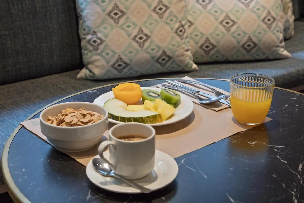 Hotel Via Augusta Barselona İspanya