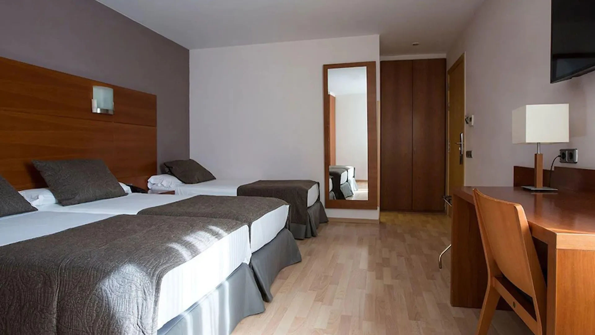Hotel Via Augusta Barcellona 2*,
