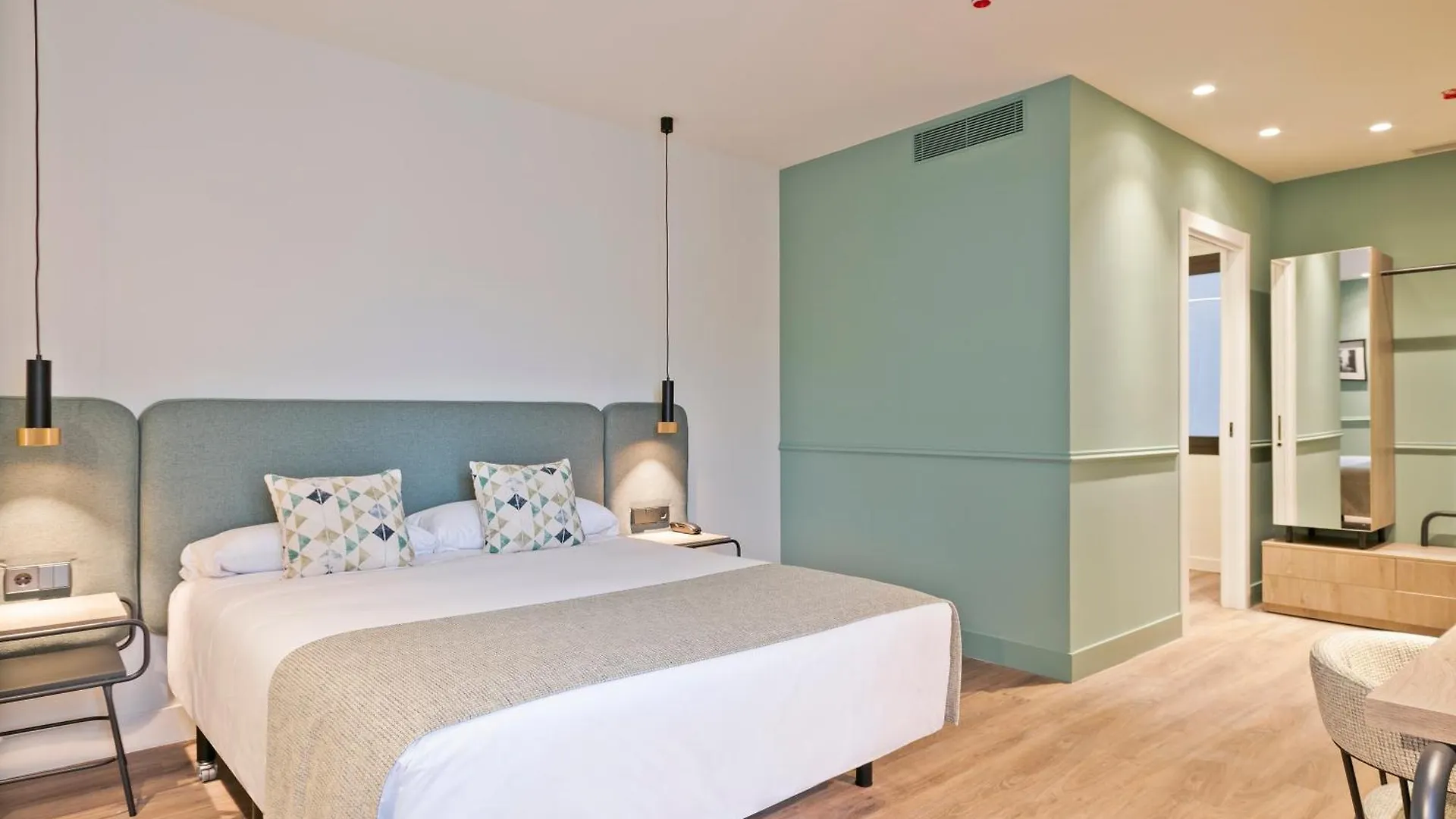 Hotel Via Augusta Barcelona 2*,